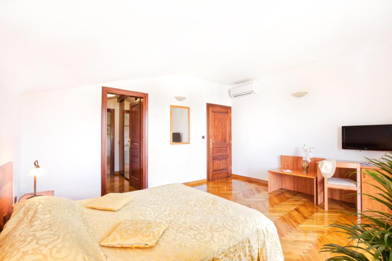 Villa Sveta Eufemija Bed End Breakfast I Rovinj Exterior photo
